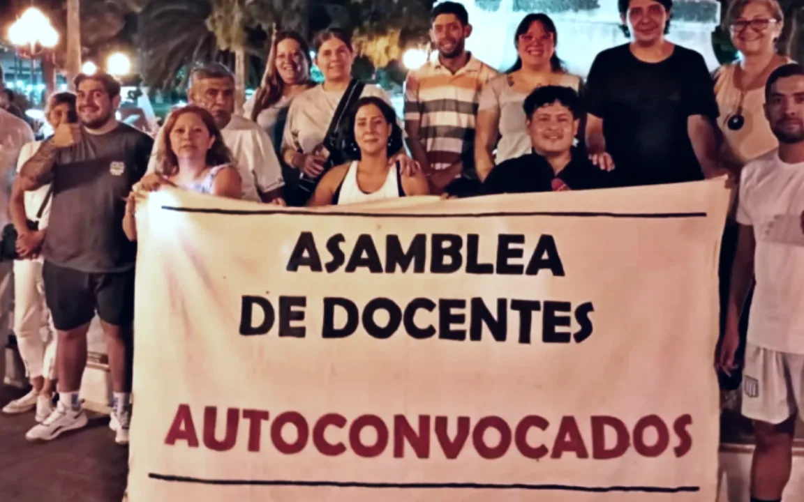 Docentes Autoconvocados de Catamarca repudian cesantías y se movilizan