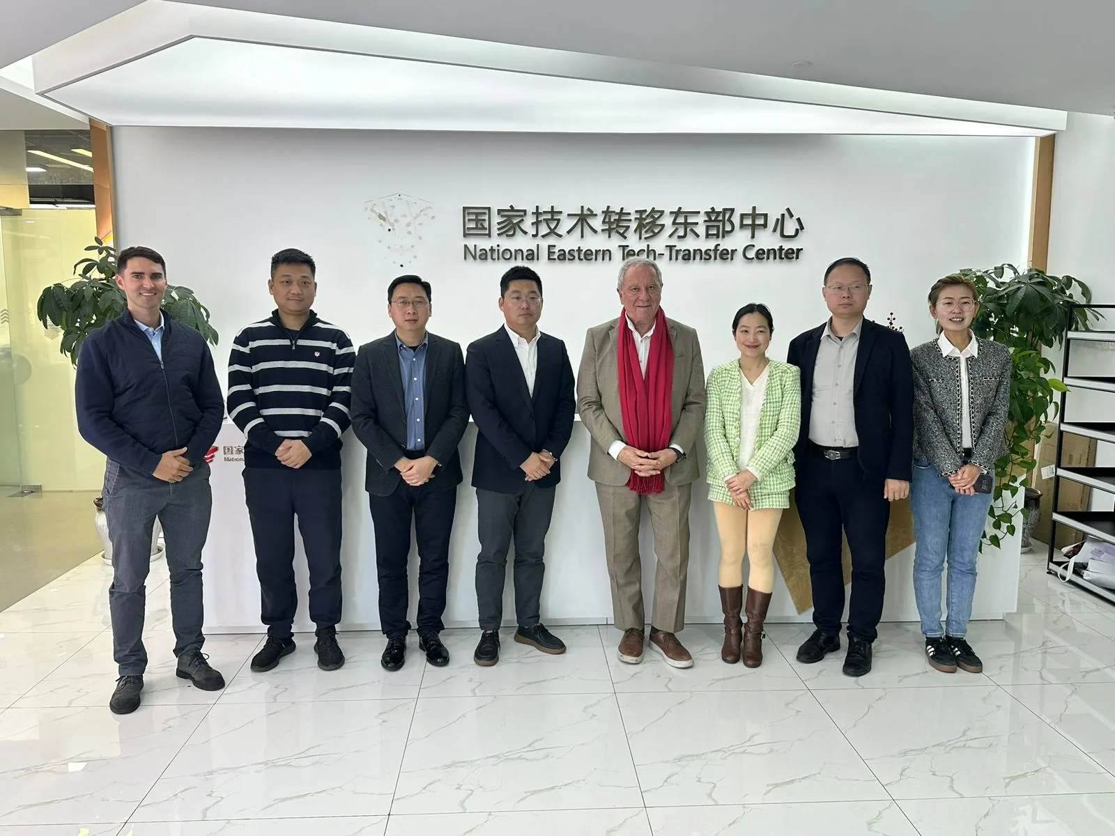Dusso sigue en China: informaron que gestiona soluciones tecnológicas para Catamarca