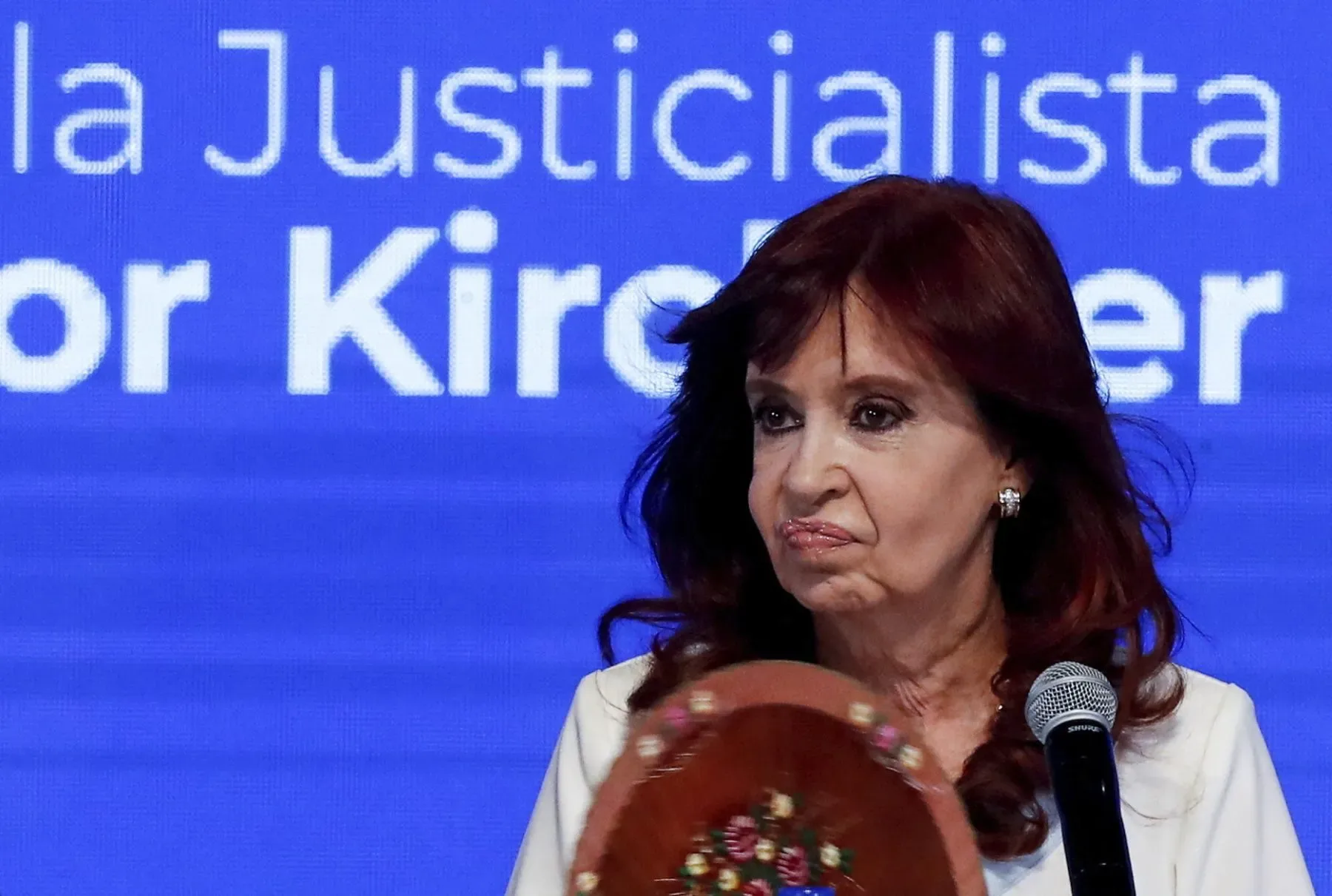Cristina Kirchner criticó a Javier Milei por no viajar a Bahía Blanca y recordó sus visitas a las catástrofes