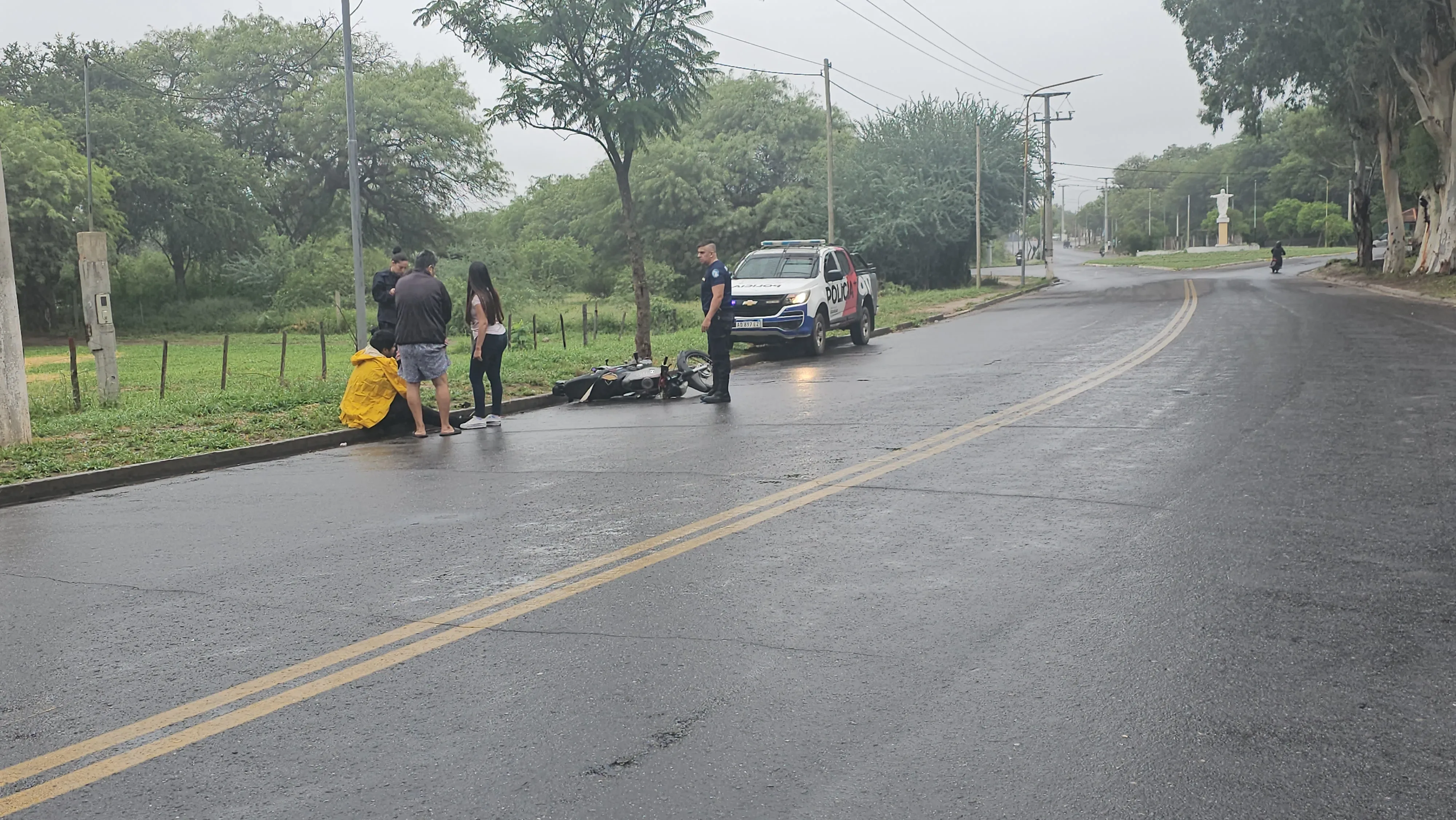 Violenta caída de motociclista catamarqueño al desprenderse la rueda de su moto