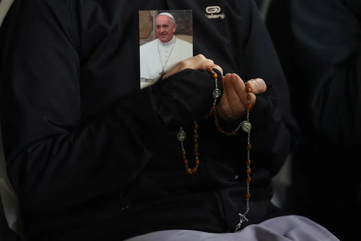 El papa Francisco permanece en reposo: “Durmió toda la noche”