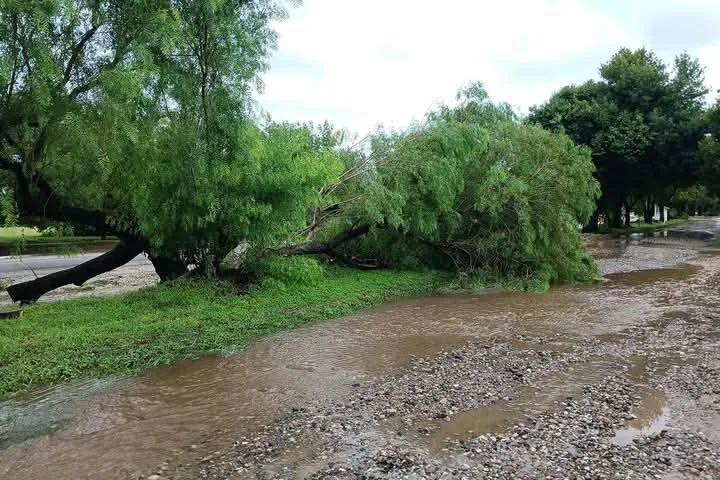 Temporal en Anisacate: inundaciones, vientos huaracados y población incomunicada
