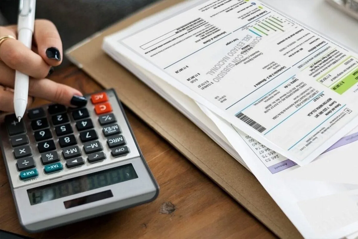Rigen las facturas con IVA desglosado: qué cambia para consumidores y empresas