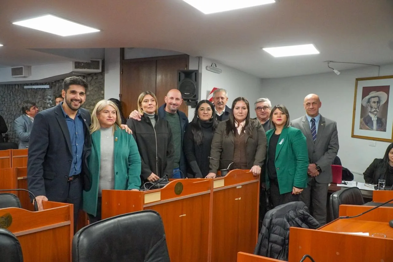 Diputados radicales de Catamarca proponen que los aumentos suspendidos a funcionarios y legisladores se destinen transporte y educación