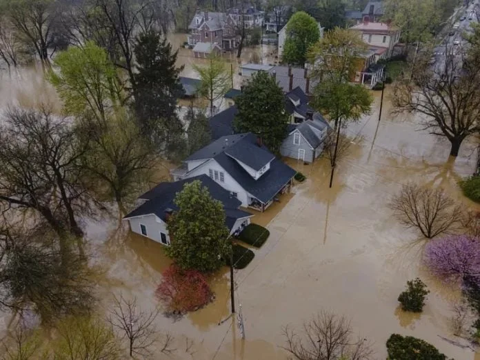 Al menos 18 muertos en Estados Unidos por lluvias e inundaciones