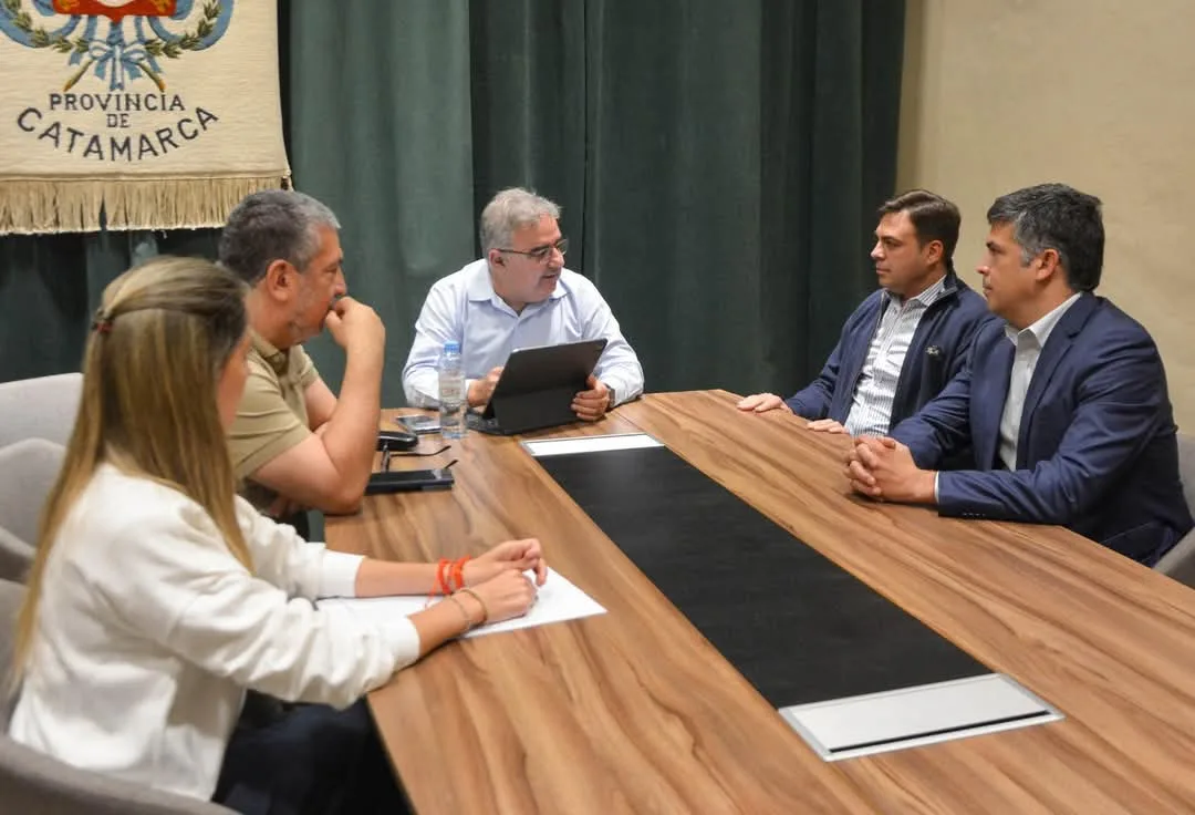El intendente Barot se reunió con el gobernador Jalil y ministros para abordar la situación económica
