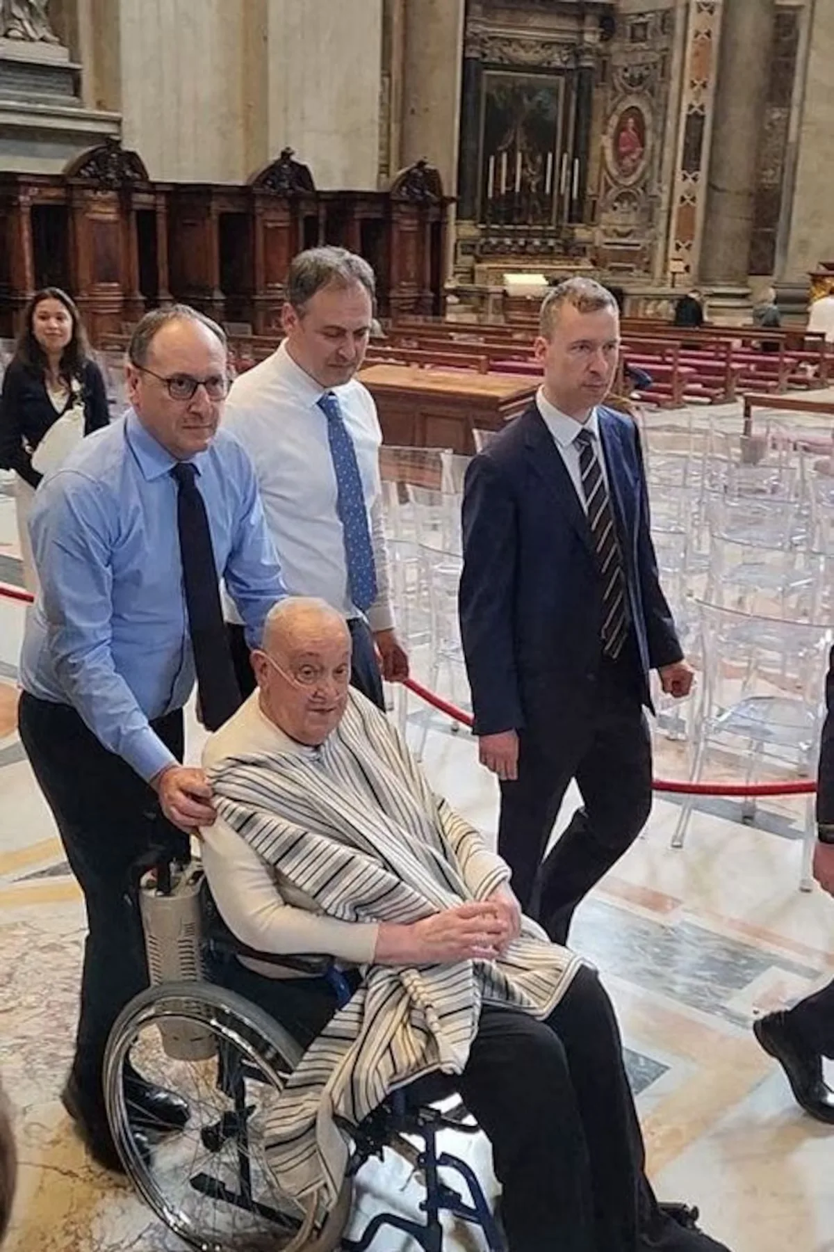 El papa Francisco sorprendió a los fieles en la basílica de San Pedro