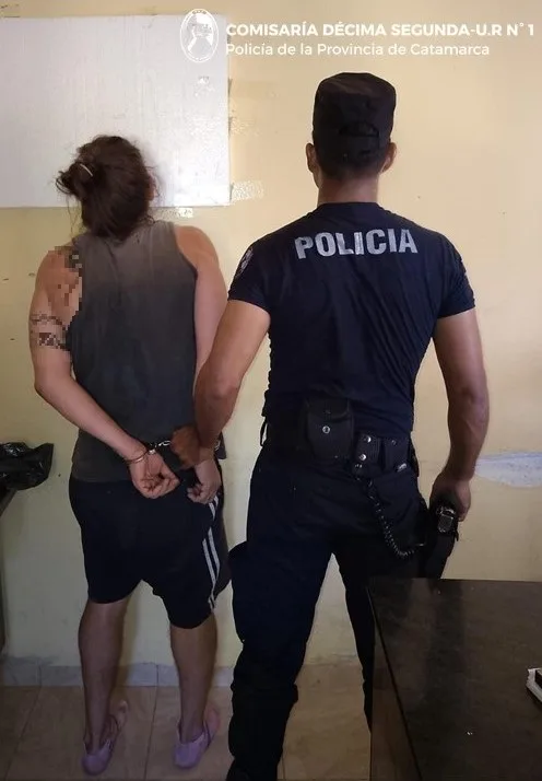 Catamarca: atacó a su pareja, la encerró, prendió fuego su ropa y agredió a policías al ser detenido