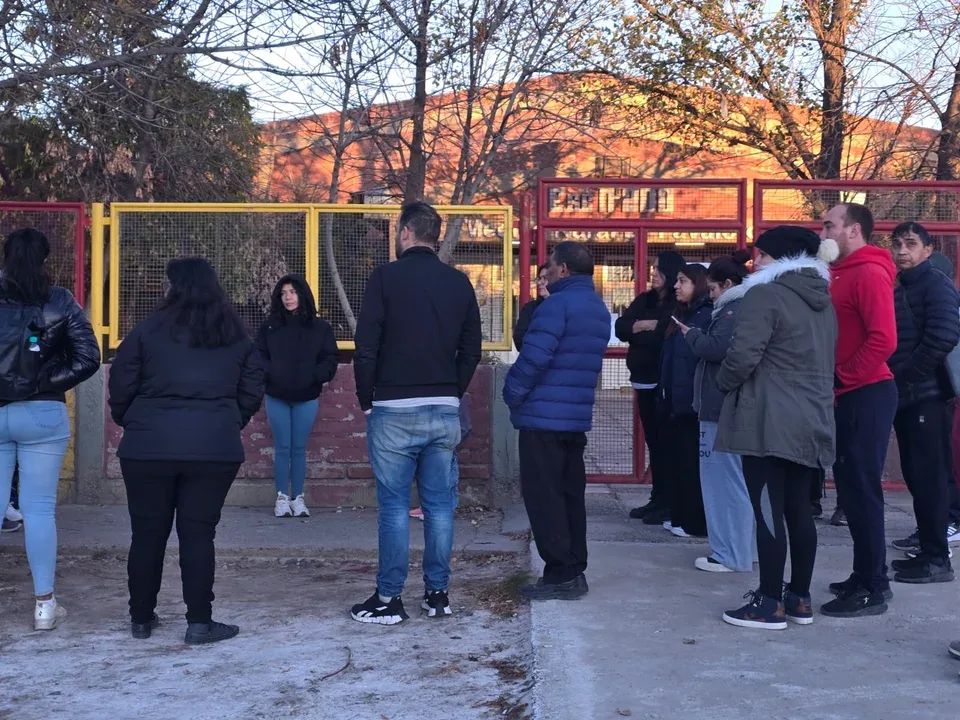 Un alumno de 12 años llevó un arma y apuntó a niños de cuarto grado