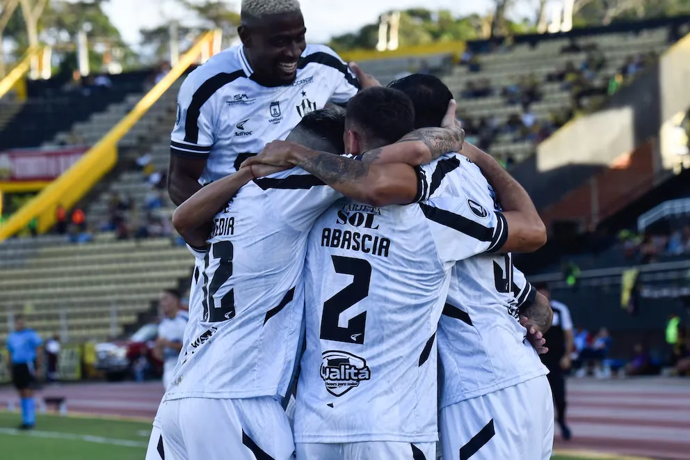 Central Córdoba venció 2-1 a Deportivo Táchira y quedó a un paso de los octavos de final de la Copa Libertadores