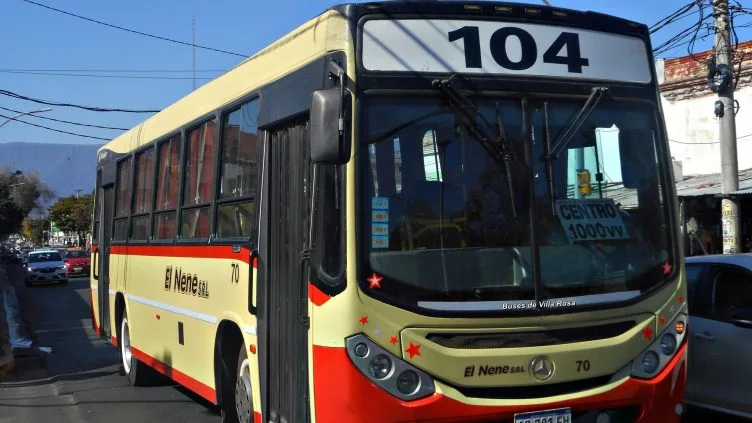 Catamarca: choferes de El Nene resienten el servicio reclamando por el pago parcial de sus haberes