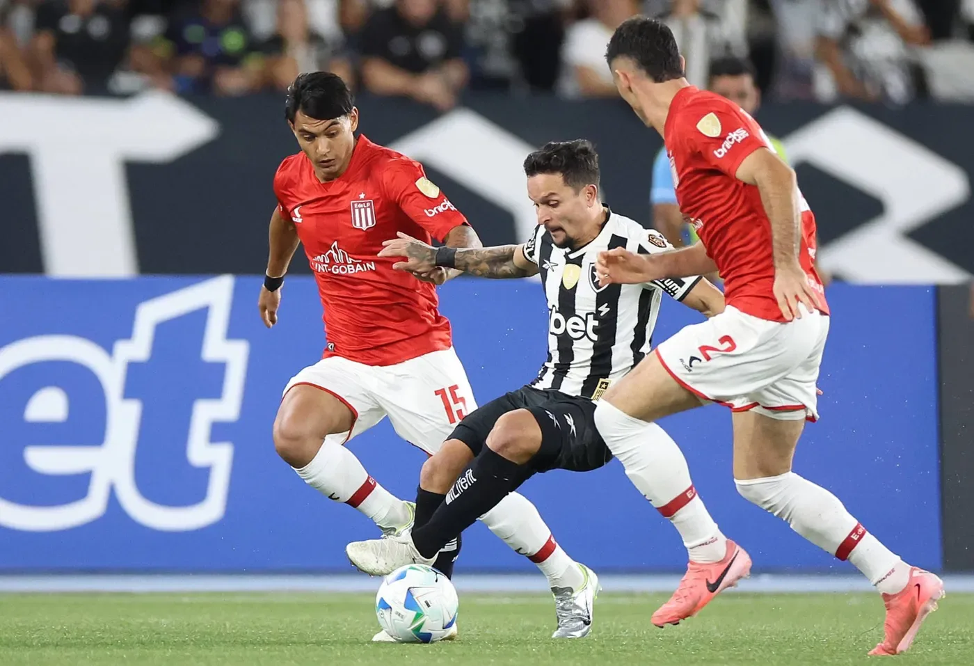 Estudiantes perdió sobre la hora 3-2 ante Botafogo y no pudo sellar su clasificación a los octavos de la Libertadores