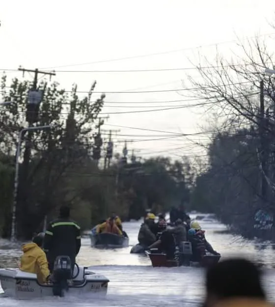 Catástrofe en Zárate: en algunos barrios hay dos metros de agua