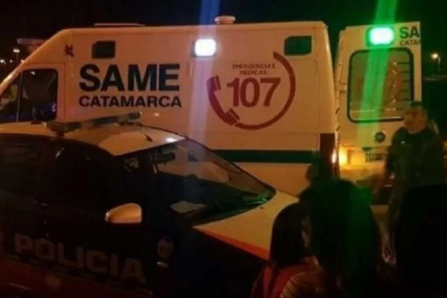 Catamarca: un auto chocó contra un poste y todos sus ocupantes fueron hospitalizados