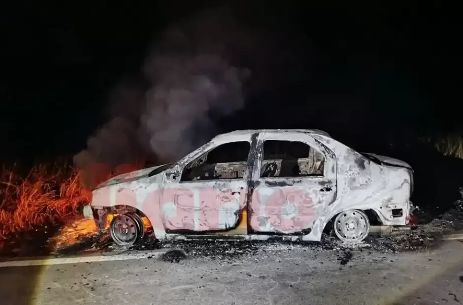 Las llamas consumieron un auto en Ruta 157: viajaba una mujer catamarqueña