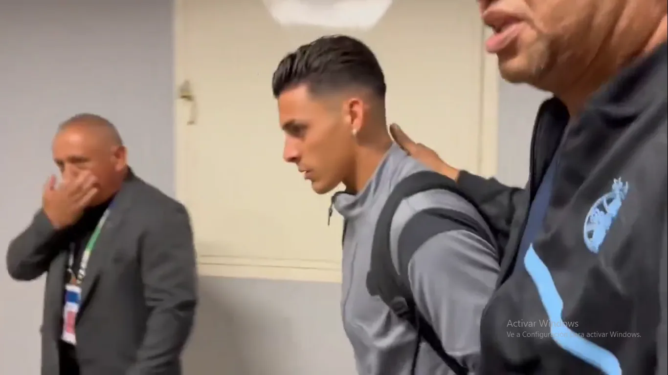 Brasil: Cristian Pavón fue acusado de agredir a un policía en la eliminación de Gremio