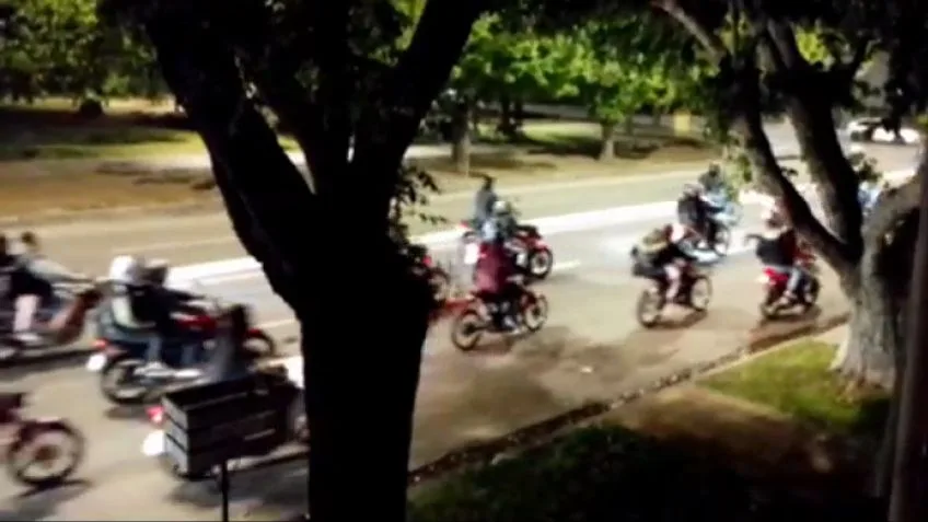 Insólito planteo de los denominados “mototontos” que salen en manada en La Rioja