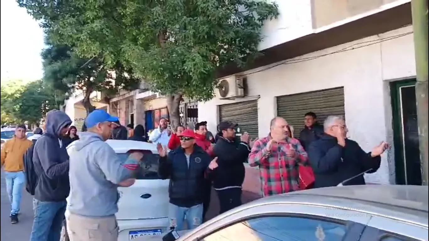 Trabajadores de la construcción en Catamarca protestan frente a UOCRA contra las autoridades del sindicato