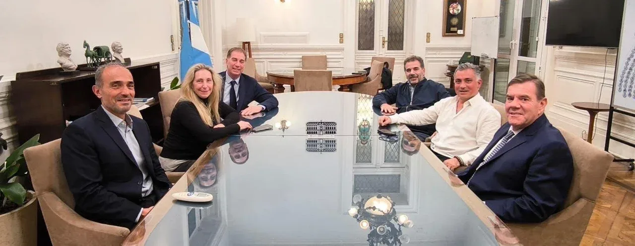 El Gobierno diseña las condiciones y se acerca al PRO para concretar el armado de la provincia