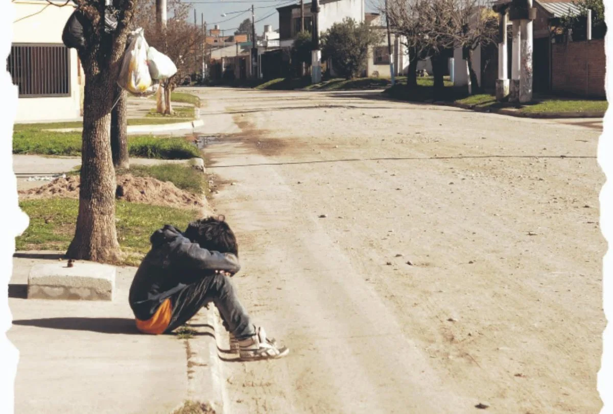 Un nene de 11 años pidió ayuda en una comisaría: llevaba días sin comer y en la calle