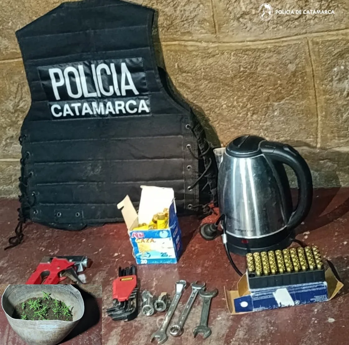 Catamarca: recuperan elementos robados, armas de fuego, secuestran plantines de marihuana y arrestan a un hombre