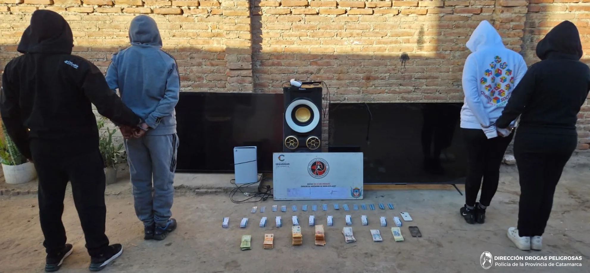 Catamarca: detienen a dos personas, secuestran ansiolíticos, un auto y una suma importante de dinero
