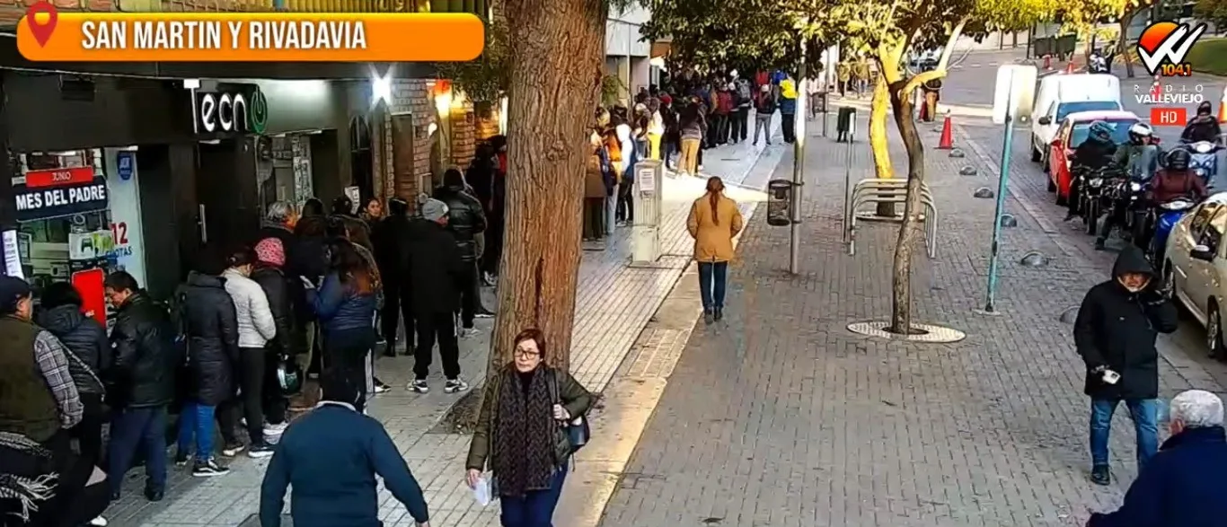 Comenzó la venta de entradas del Poncho 2025 y La Mona Jiménez encabeza la preferencia