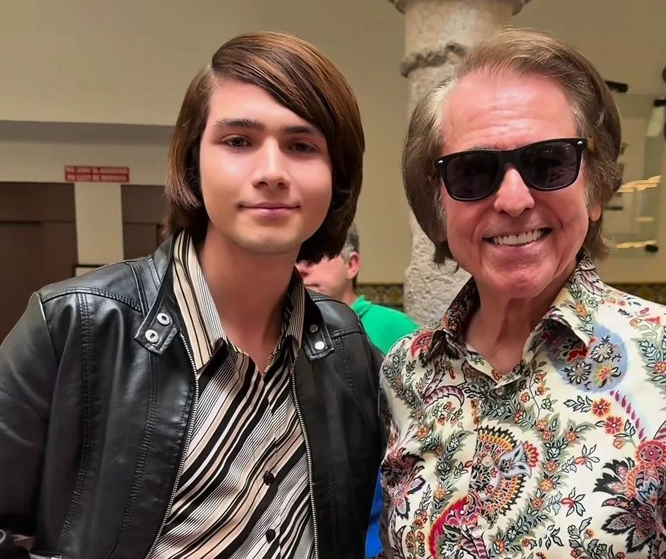 El mejor imitador chileno de Raphael cumplió el sueño de conocer a su ídolo: tiene 18 años