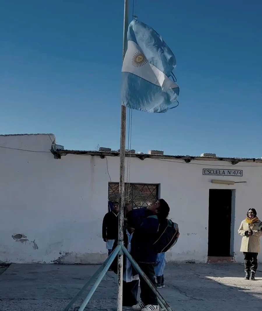Catamarca: la Bandera Argentina flamea en El Tolar