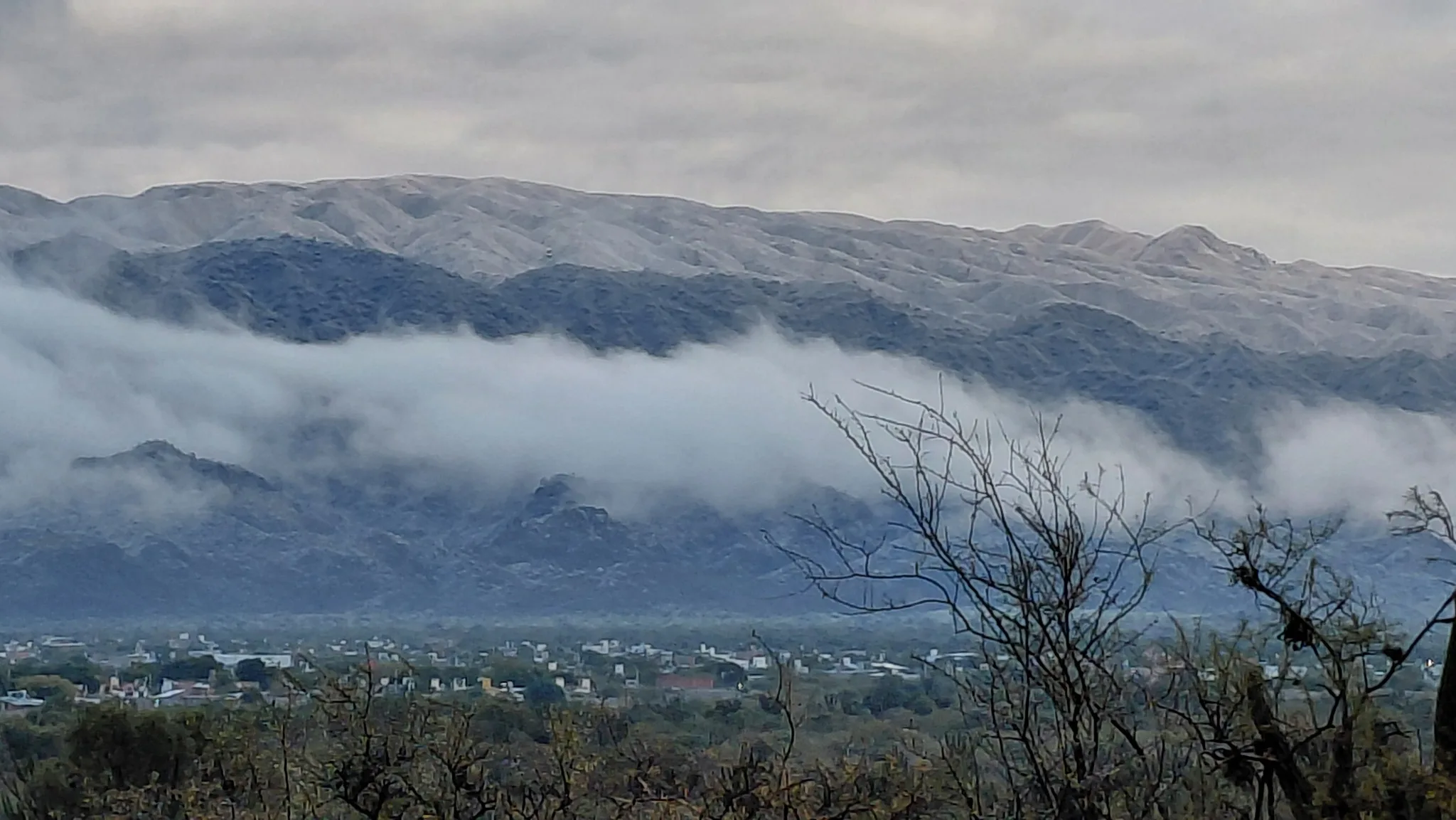 Nevó en la Capital de Catamarca en la madrugada de este lunes