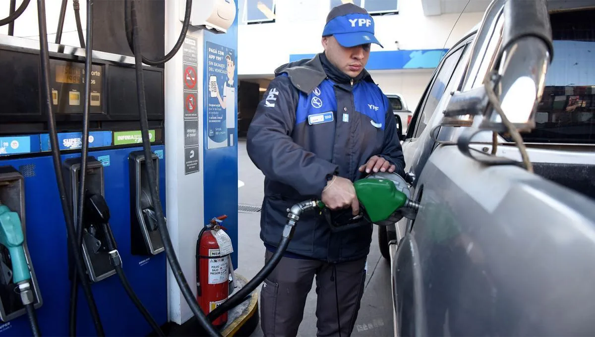 Nación oficializará desde mañana una suba escalonada de impuestos a los combustibles con impacto en precios