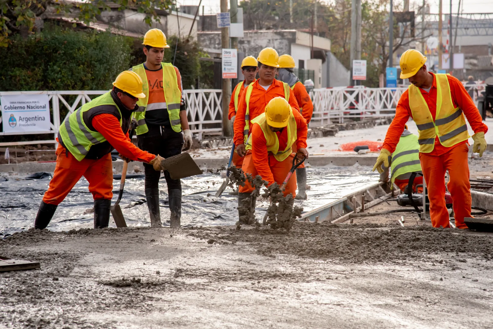 UOCRA selló un acuerdo salarial que desactiva el conflicto en la construcción: aumentos, sumas no remunerativas y aporte solidario