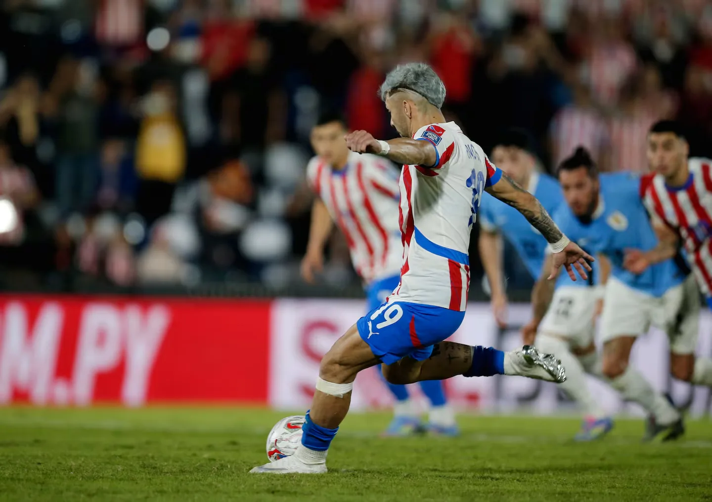 Eliminatorias: Paraguay le ganó a Uruguay y quedó a un paso del Mundial 2026