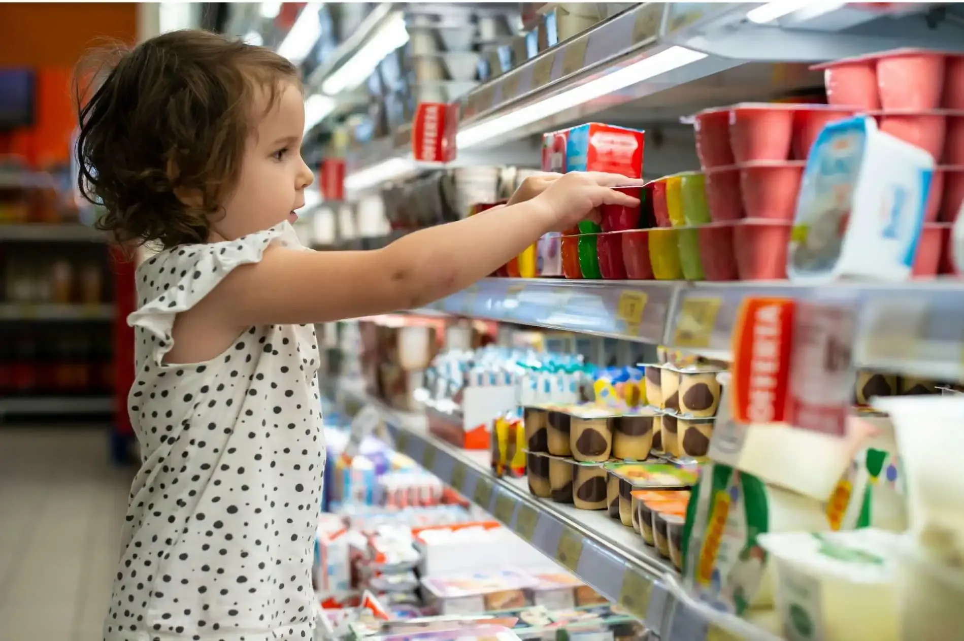 Un supermercado deberá pagarle 8 millones de pesos a una niña que se fracturó porque le cayeron encima canastos de tomates
