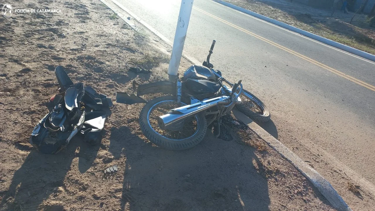 Catamarca: dos hospitalizados al chocar contra un poste en la Capital
