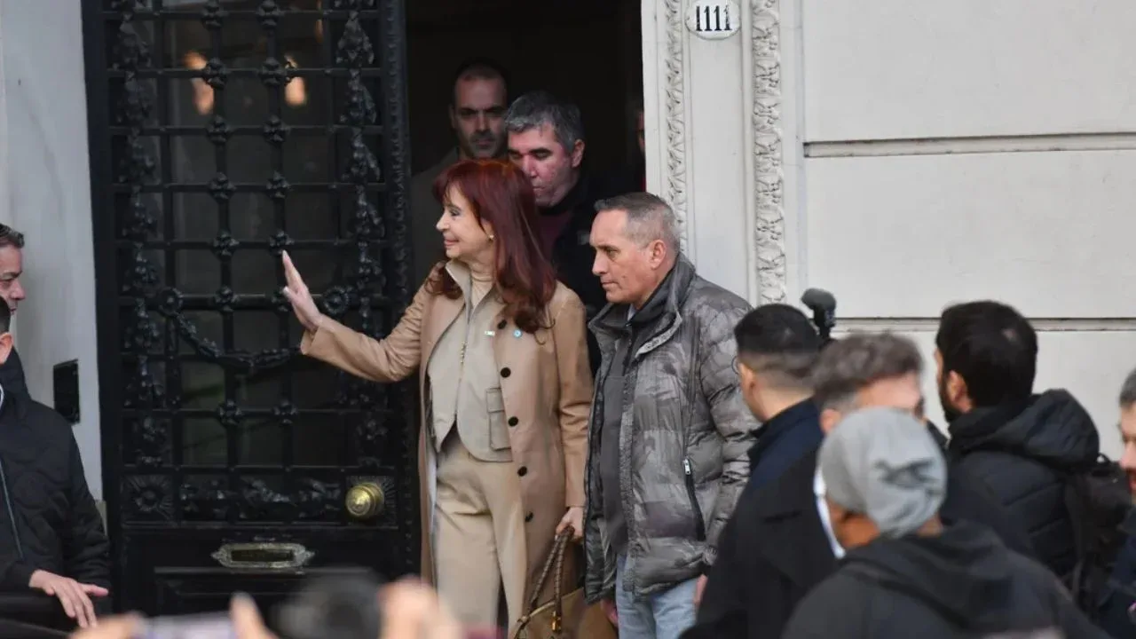 Cristina Kirchner pide arresto domiciliario sin tobillera y la fiscalía quiere una detención inmediata