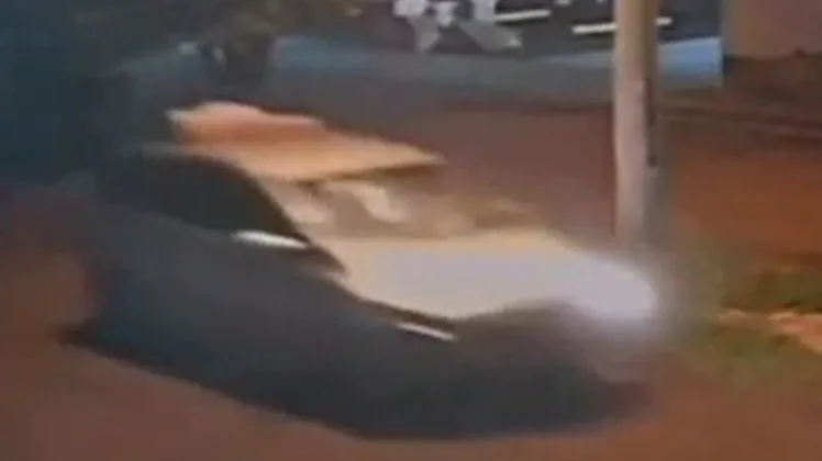 Video: con el cuerpo en el techo, así escapaba el conductor que mató a una argentina en Brasil