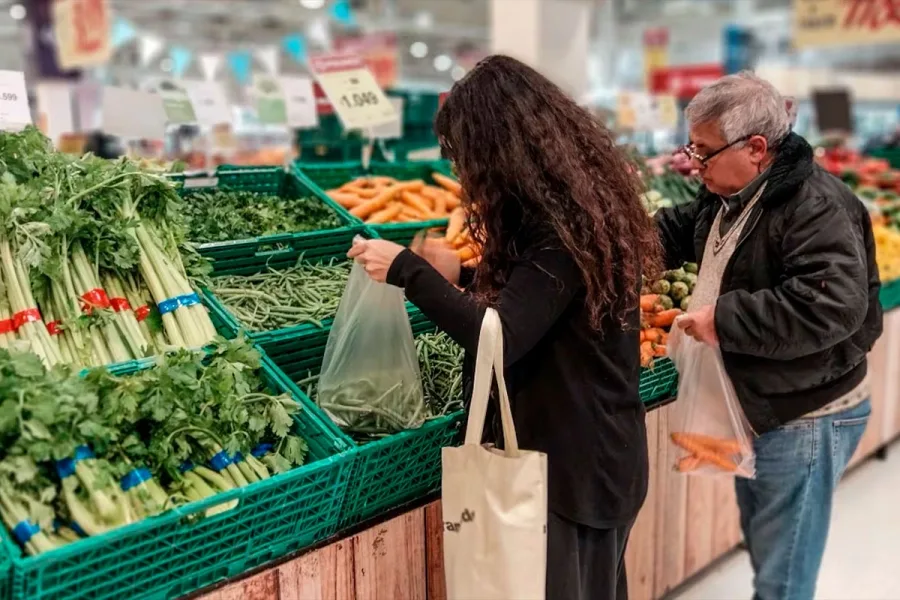 La canasta básica aumentó 0,1% en mayo: cuánto necesitó una familia para no ser pobre