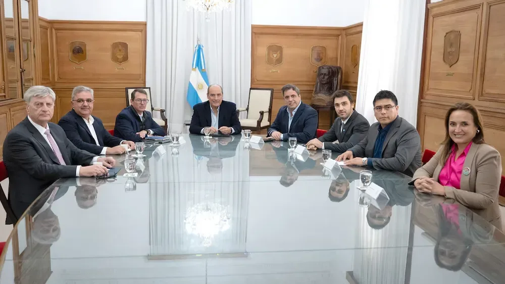 Guillermo Francos recibió a Raúl Jalil y un grupo de gobernadores para atender sus reclamos
