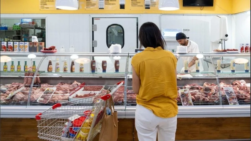 El consumo masivo cayó 3,2% en mayo a pesar de que la inflación se desacelera