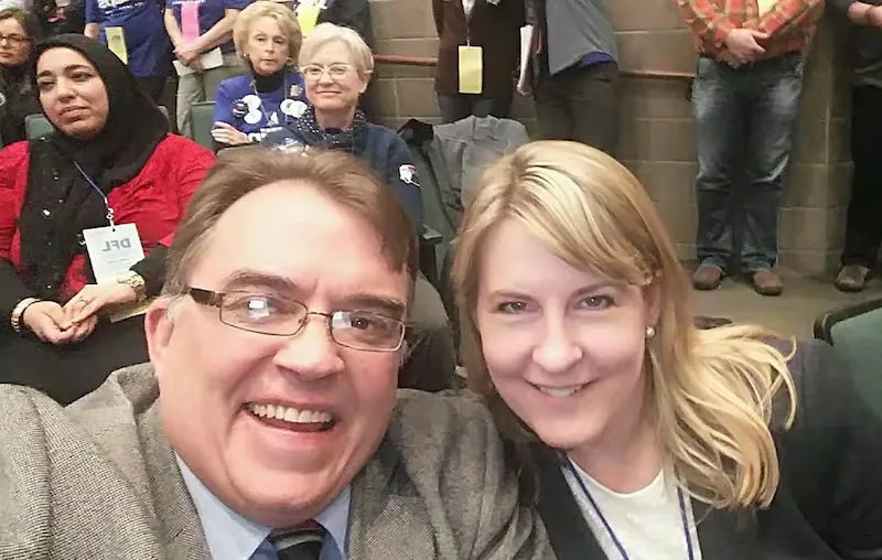 La congresista Melissa Hortman y su esposo fueron asesinados por un hombre disfrazado de policía en Estados Unidos: hieren de gravedad a un senador