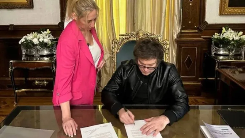 Javier Milei regresa al país y prepara la firma de una batería de decretos clave