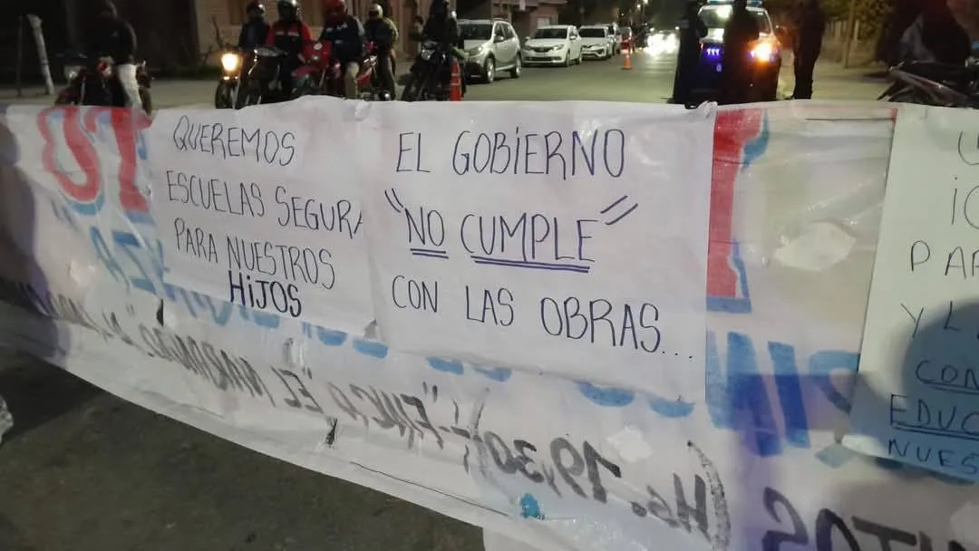 Catamarca: padres y alumnos levantaron el corte en la Ruta 40 de Santa María, pero siguen esperando respuestas