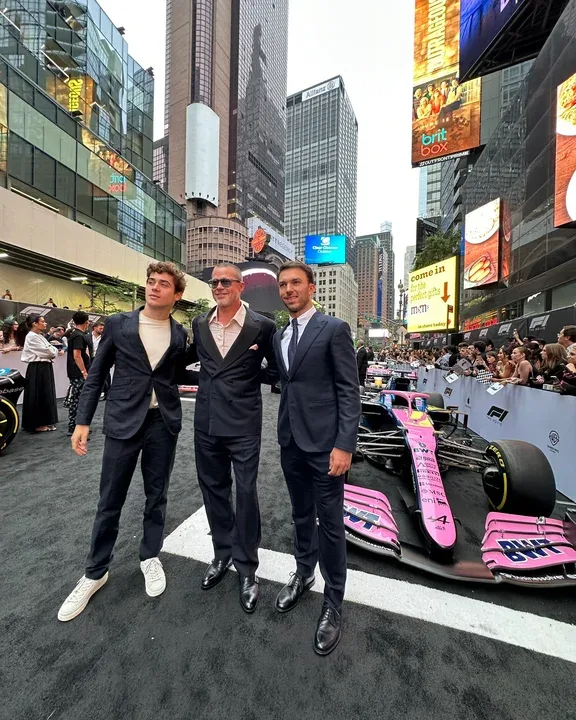Franco Colapinto y Brad Pitt en el estreno de “F1: La película”