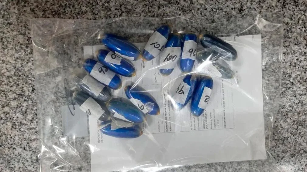 Ingirió 106 cápsulas de cocaína y terminó en el Centro de Salud