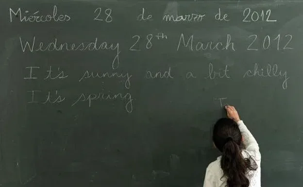 Echan a una profesora de inglés que enseñaba con un título universitario trucho