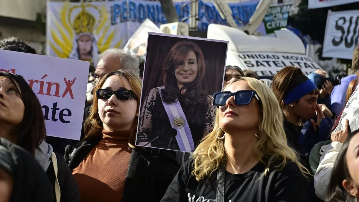 El Gobierno se burló de la concurrencia a la marcha en defensa de Cristina Kirchner: “Una cancha de Huracán”