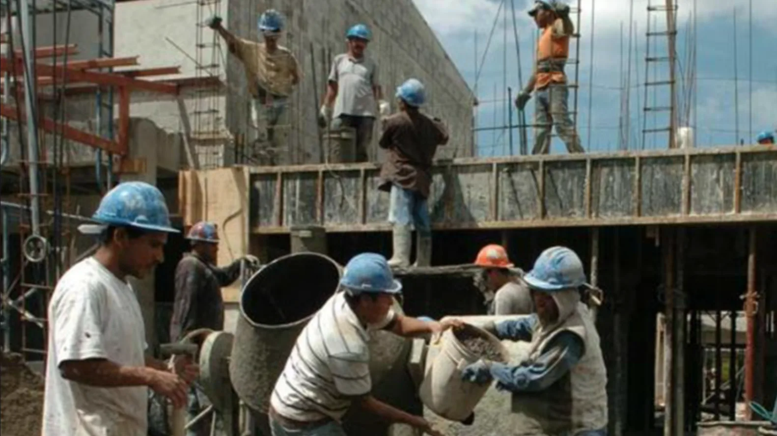 El costo de la construcción aleja el sueño de la casa propia en Argentina