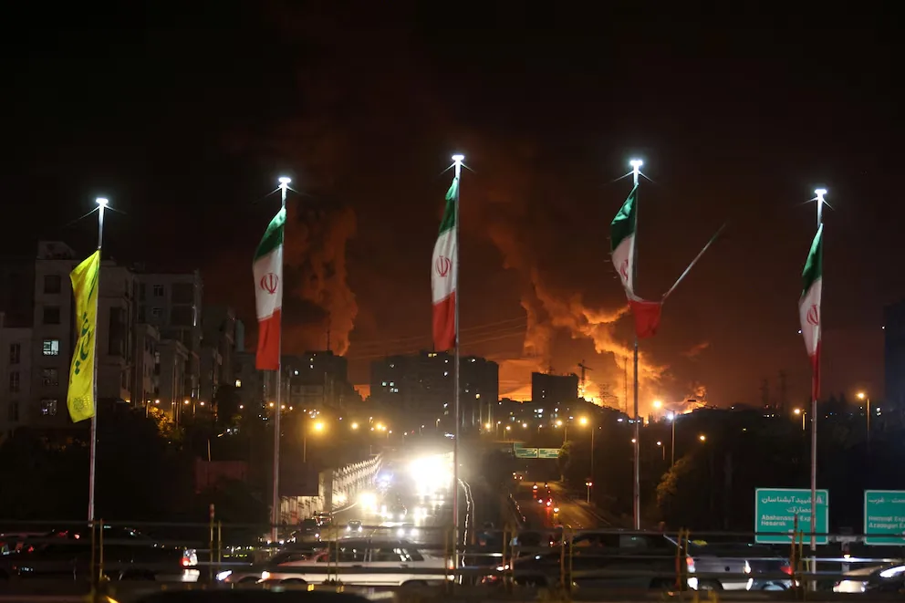 Por la ofensiva de EEUU: el régimen de Irán lanzó una nueva salva de misiles contra el centro de Israel