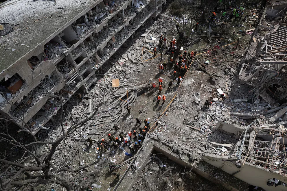 Irán atacó este domingo con misiles a Tel Aviv, Haifa y Ness Ziona: al menos 23 heridos